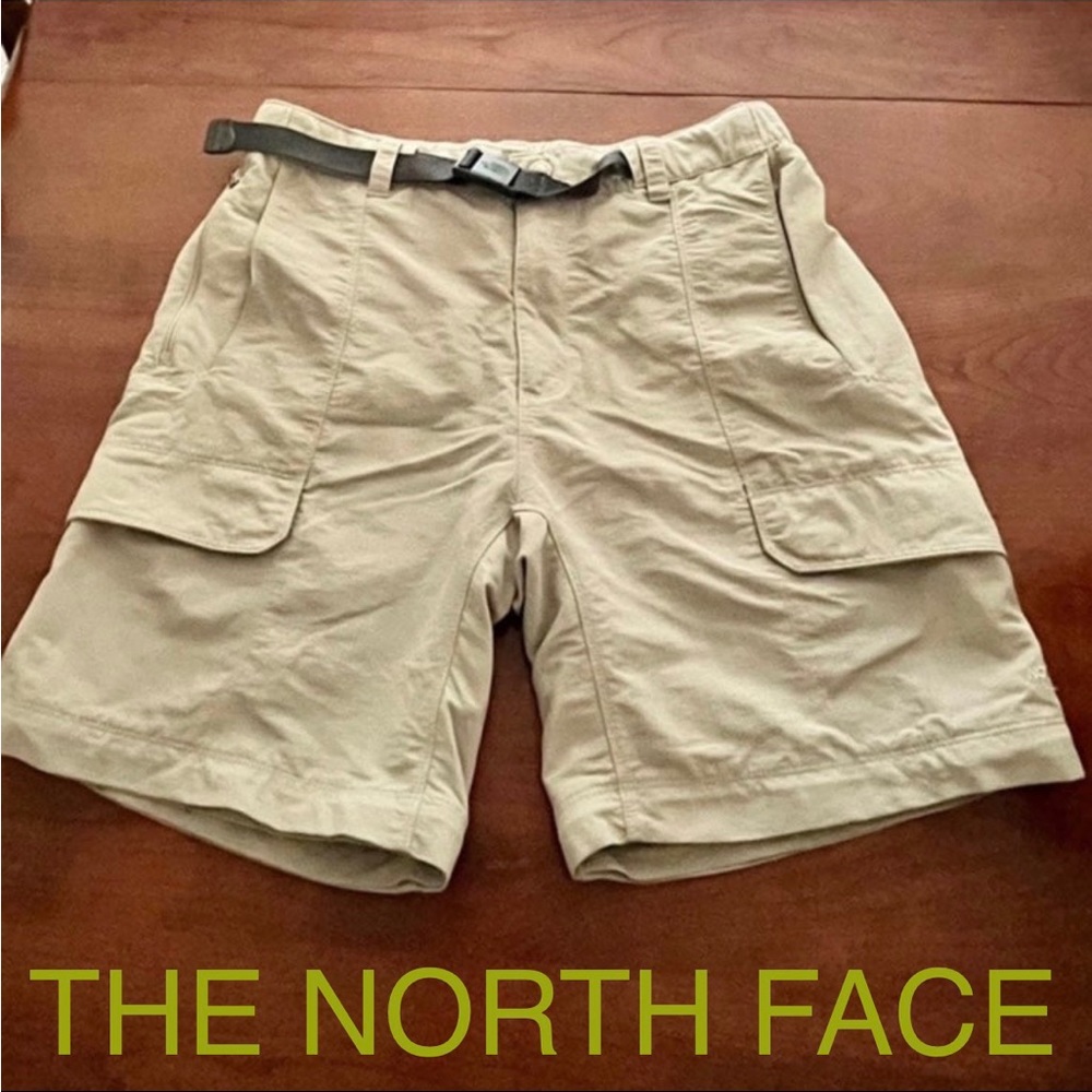 THE NORTH FACE Men’s Ripstop Cargo Shorts with Belt - Medium Khaki waist 31”
